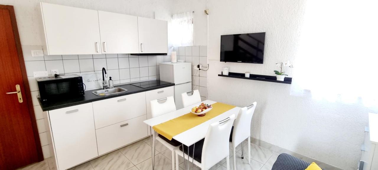 Apartments Severina ロヴィニ エクステリア 写真
