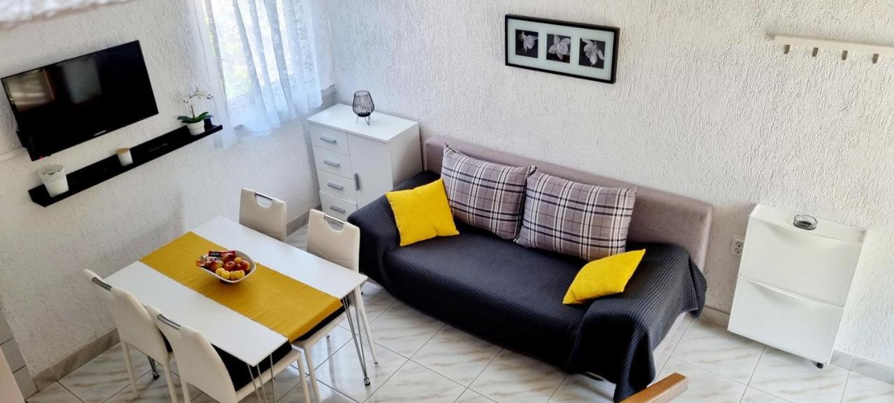 Apartments Severina ロヴィニ エクステリア 写真