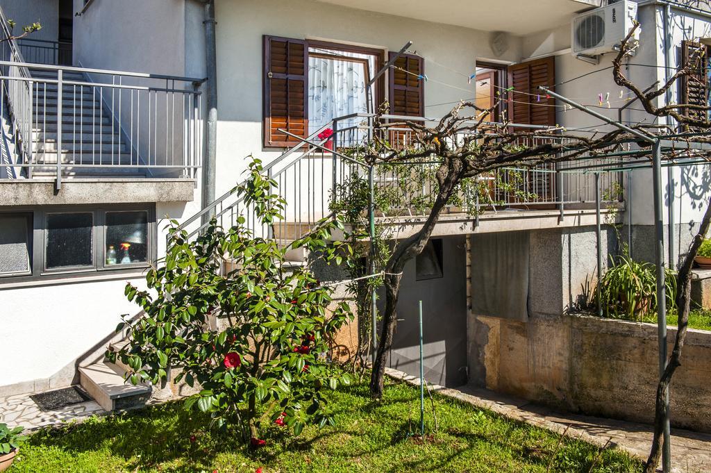 Apartments Severina ロヴィニ エクステリア 写真
