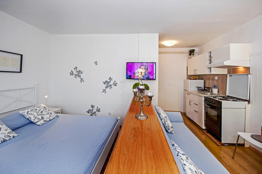 Apartments Severina ロヴィニ エクステリア 写真