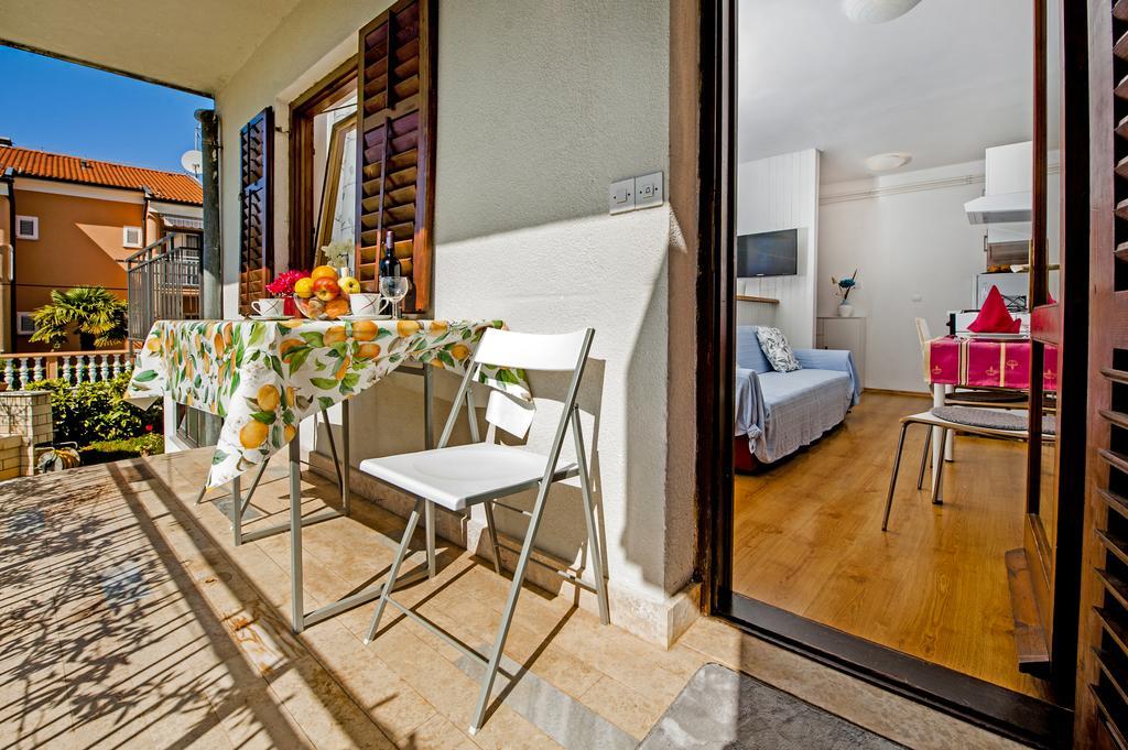 Apartments Severina ロヴィニ エクステリア 写真