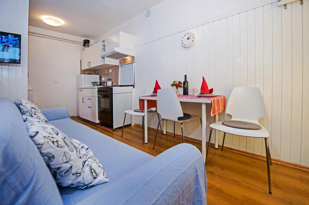Apartments Severina ロヴィニ エクステリア 写真
