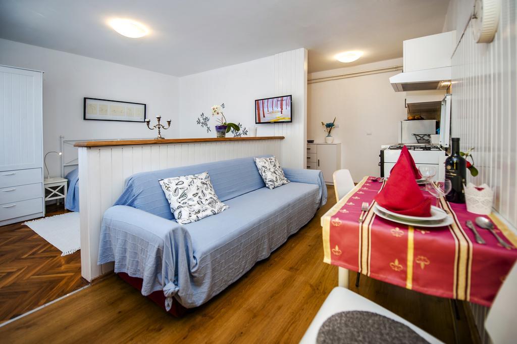 Apartments Severina ロヴィニ エクステリア 写真