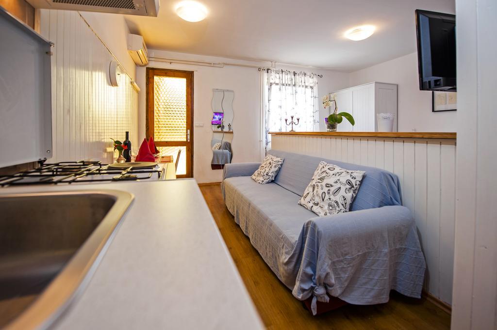 Apartments Severina ロヴィニ エクステリア 写真