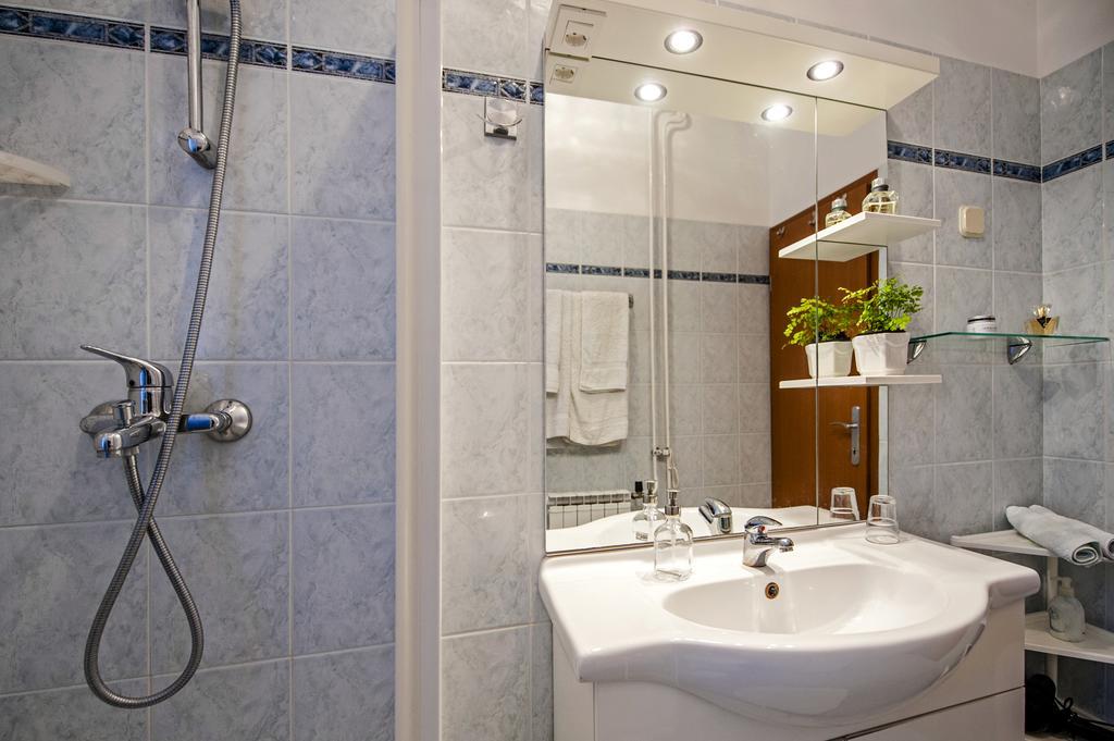 Apartments Severina ロヴィニ エクステリア 写真