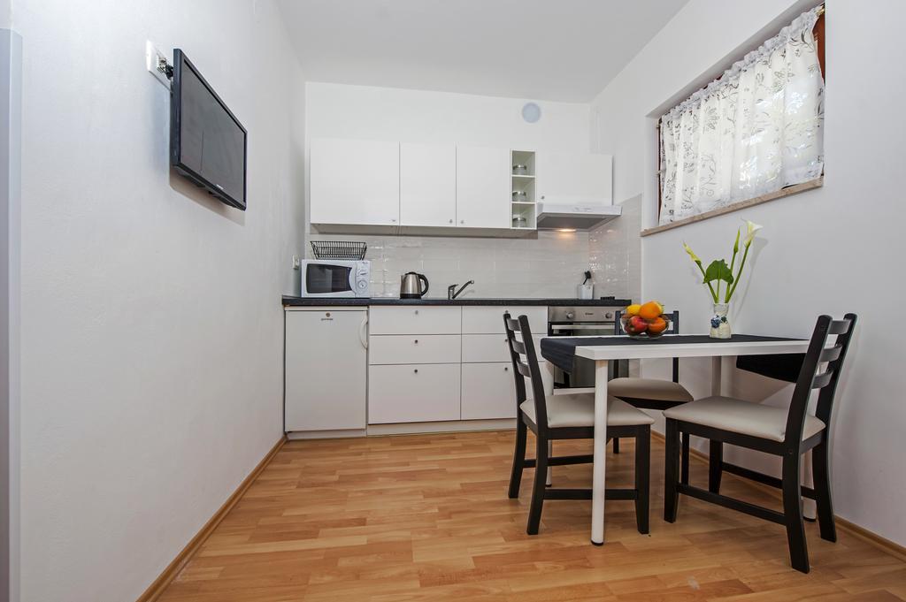 Apartments Severina ロヴィニ エクステリア 写真
